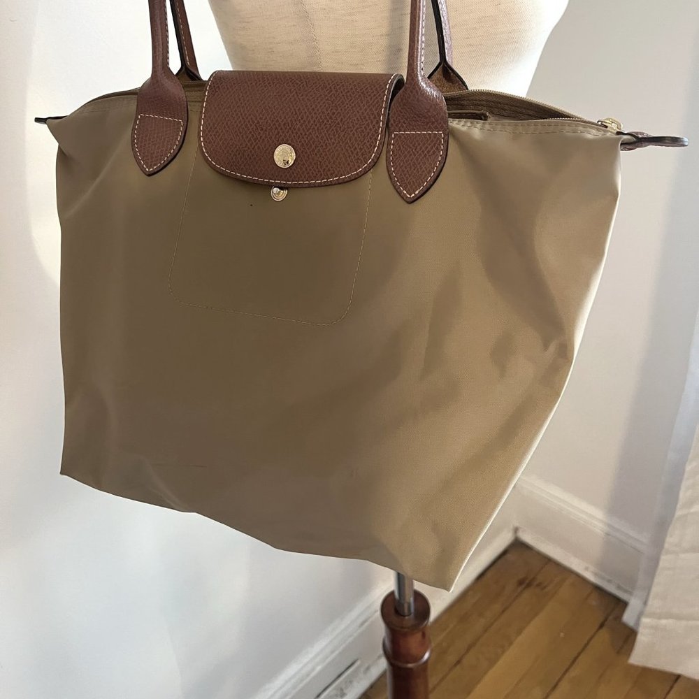 Longchamp medium Le Pliage tan tote bag